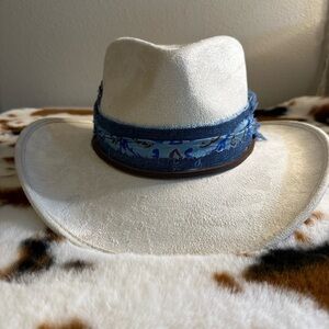 NWT Tear Drop Cowgirl Hat !